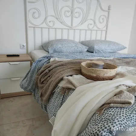 Budget Seaview For 5 شقة Peraía
